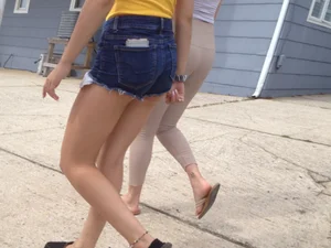 Couple teens walking in shorts and leggings