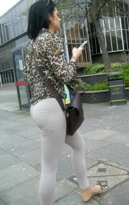 Brunette lady with a nice ass in light grey leggings walking