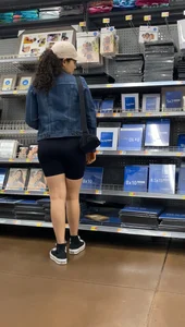 Lil booty baddie gave me the side eye
