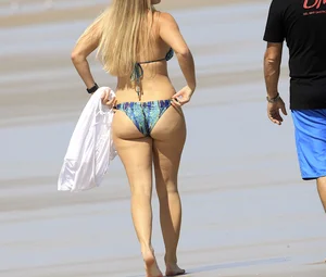 Thick millf ass in bikini on the beach