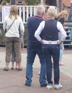 Street market milfs in tight jeans creepshots