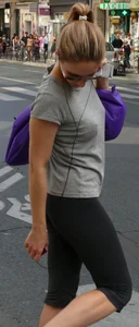 Skinny babe in leggings with some serious vpl