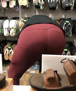 MILF in red leggings bends for the camera