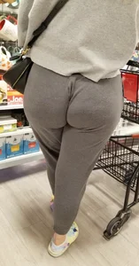 Juicy Pawg in Grey Sweats