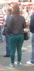 Chunky girl in tight green jeans street pic