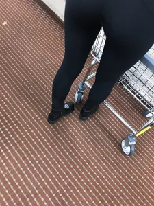 More ass at laundry mat