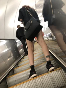 Candid Subway Girl With Hot Legs - Train And Escalator Creepshots