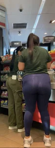Thick Latina has big ass in leggings