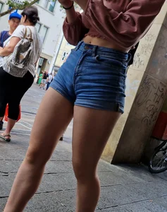 Amazing street cameltoe creepshots of a gorgeous candid girl wearing denim shorts and a top