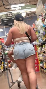 Blonde Mom is a Pawg