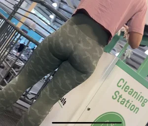 GYM MILF WITH JUICEST ASS “must see, close ups”
