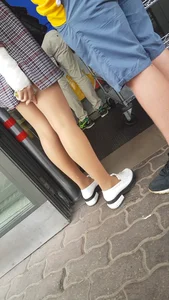 Legs in Pantyhose Street Closeups Gallery - Girl Scratching Her Leg Under Skirt