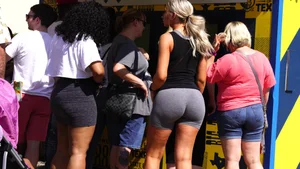 Big booty blonde babe in tight grey spandex shorts with vtl