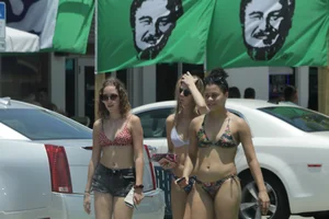 Florida beach and bikini girls