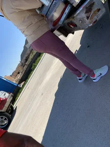 Tight Pink jeans latina