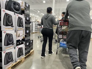 Plum looking BBL Ass Latina