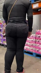 Nice thick milf in jeans