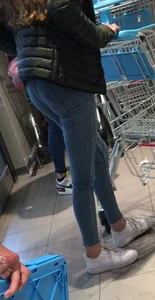 Tiny supermarket ass