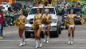 Candid cheerleaders