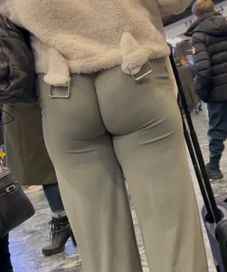 [ God Tier ] Deep wedgie ass eating leggings showoff (OC)