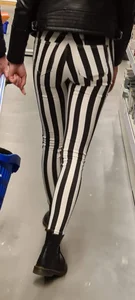 Tight ass black and white lines