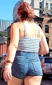 Short shorts n long legs