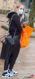 Blonde teen’s juicy booty in wet look leggings!