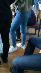 Candid college teen's booty in tight blue jeans