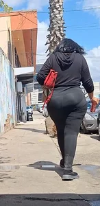 Mature MILF BBL big butt in black leggings [oc]