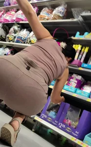 Squatting milf vpl