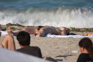 Mix of nude beach girls with sexy bodies