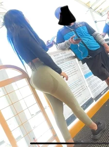 Sexy ass eating legging latina