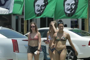 Florida beach and bikini girls
