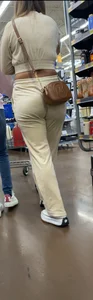 Latina milf with nice ass eating up sweats