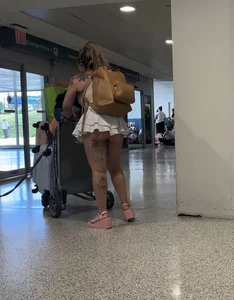 Tatted / Pawg showing ass in skirt for everyone to see (OC)