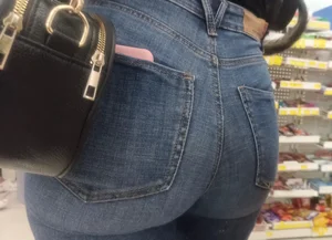 Amazing girl bubble butt in tights jeans