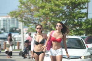 Sexy Florida beach bikini girls