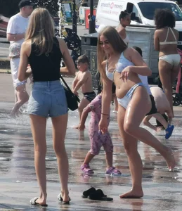 Candid beach and bikini pics