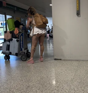 Tatted / Pawg showing ass in skirt for everyone to see (OC)