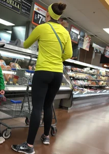 Walmart lady shopping with a nice big booty in tight black leggings