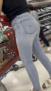 Target booty in tight jeans