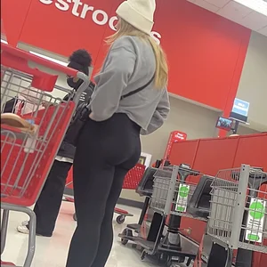 Blonde hottie + more