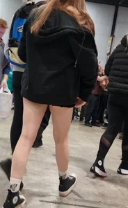 Nice ass in tight skirt
