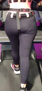 More of this beautiful ass in leggings VPL