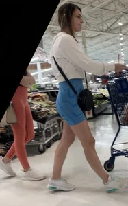 2 fit girls shopping