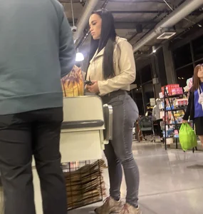 (First Post) Bubble butt Latina in tight jeans plus face shots