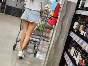 Out In The Wild 39 (dasiy dukes shorts)