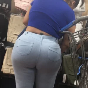 PHAT BOOTY LATINA MILF NUT BUSTER!