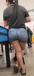 Thick milf latina chick in tight jeans shorts