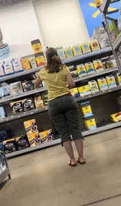 Mom with a nice phat ass